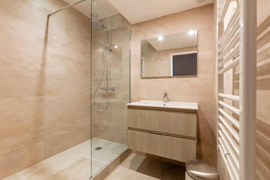 6pers#3 Bedrooms#2 Bathrooms#paris 19 * Parigi